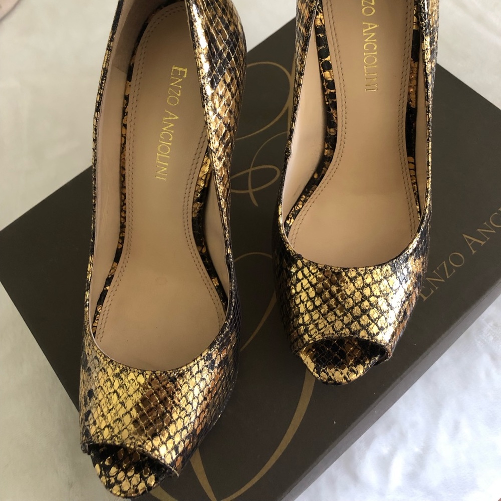 Enzo Angiolini Pumps.
